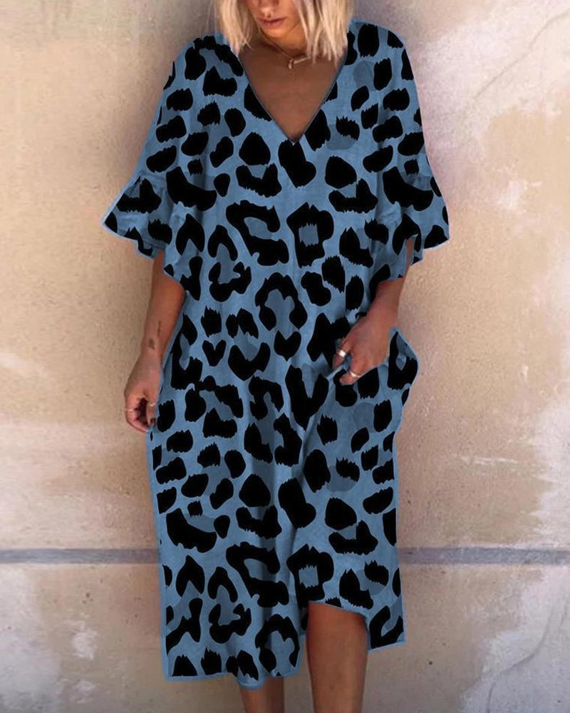 Vestido holgado con cuello en V y estampado de leopardo