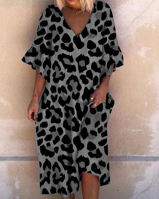 Vestido holgado con cuello en V y estampado de leopardo